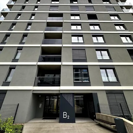 Апартаменты Real Living By Refa Balcony Retreat 91